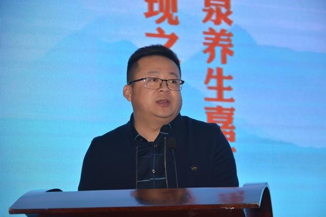 陜西品質(zhì)溫泉發(fā)現(xiàn)之旅美女演繹溫泉邂逅紅酒的浪漫