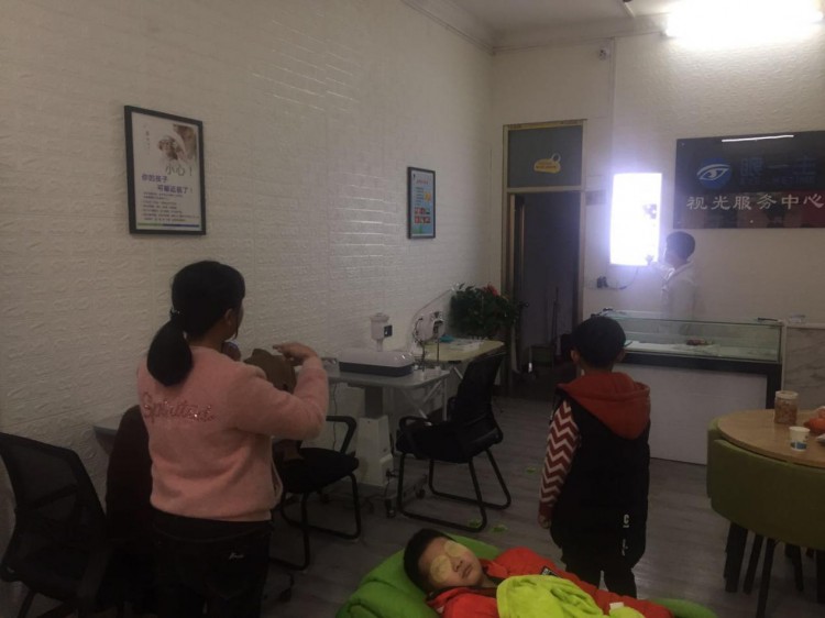 眼一生福建晉江加盟店生意紅火財源滾滾！
