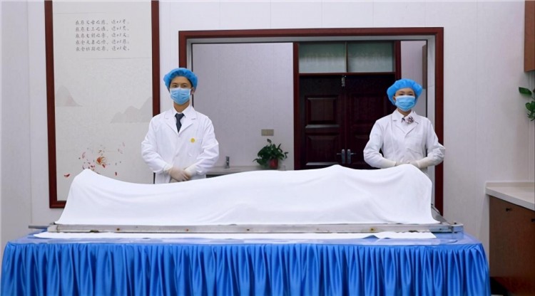 貴陽市殯儀服務(wù)中心開展孝思故人沐浴服務(wù)