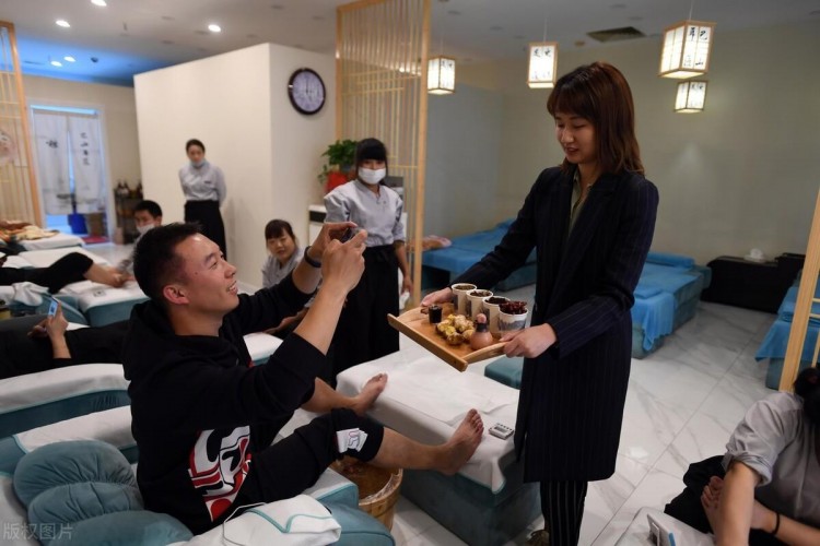 河南老板開養(yǎng)生館足療免費(fèi)做還能年賺160萬這老板套路太深了